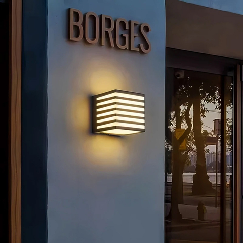 Миниатюрный квадратный светильник для улицы 10,5х10,5 см