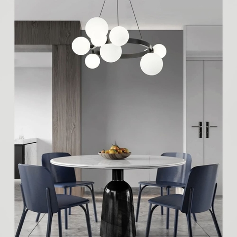 Кільцева чорна люстра з 9 білими плафонами Ø 60 см