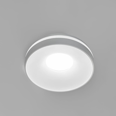 Точечный светильник в белом корпусе Ø9,2х4 см