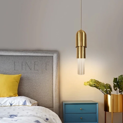 Підвісний світильник з латунним металевим та скляним плафоном