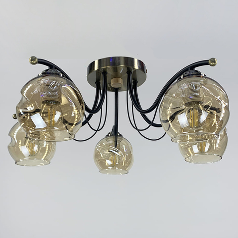 Класичний стельовий світильник