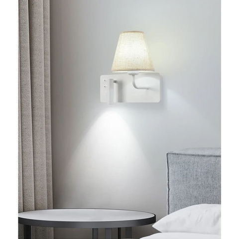 Біле праве бра із плафоно-абажуром та спотом на 2 вимикачі