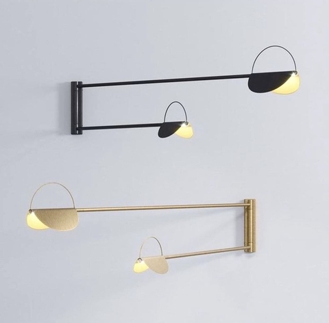 Чорний світильникі-бра в скандинавському стилі з поворотним механізмом