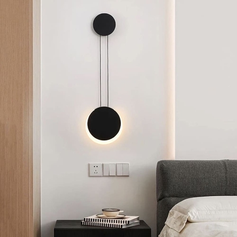 Бра із металевою конструкцією із двох чорних кругів Ø 15 і 30 см