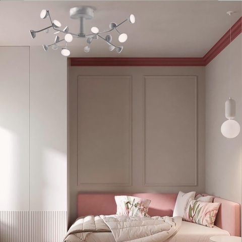 Потолочная люстра на 24 плафона белого цвета.