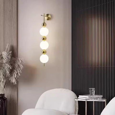 Бра правое с белым плафоном в орбитальных мотивах