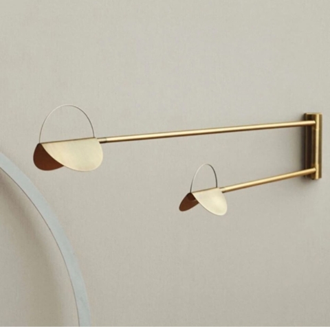 Золотий світильникі-бра в скандинавському стилі з поворотним механізмом