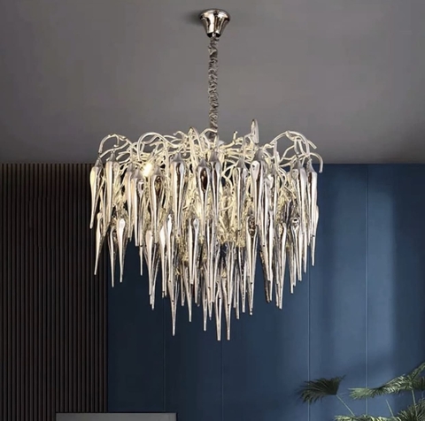 Люстра з підвісними об’ємними скляними елементами димчастого кольору