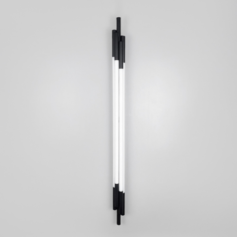 Черный трубчатый стеновой LED светильник в корпусе 110 см