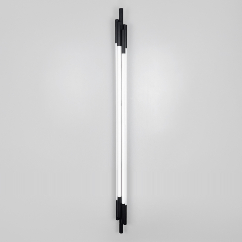 Черный трубчатый стеновой LED светильник в корпусе 130 см