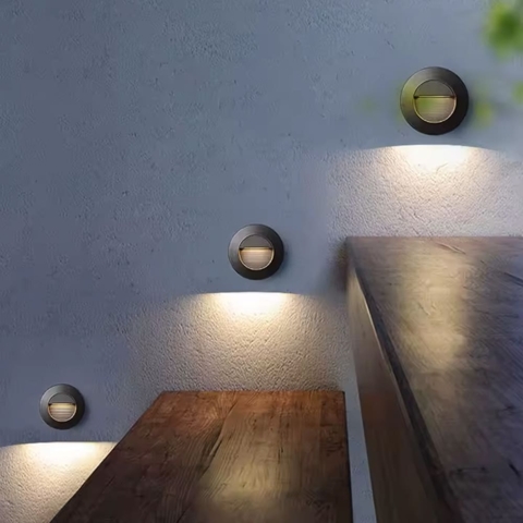 Світильник для сходів у чорному корпусі Ø 8 см