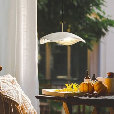 Підвісний світильник-квітка у сіро-білому корпусі Ø 60х10 см