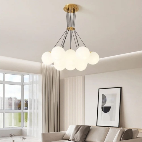 Люстра-пучок на 13 білих плафонів Ø 67 см