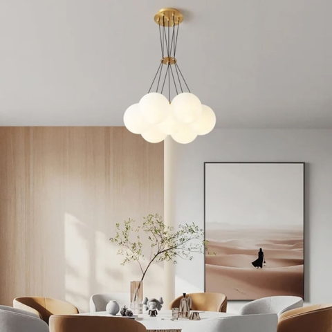 Люстра-пучок на 7 білих плафонів Ø 45 см