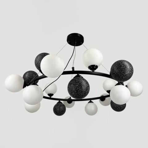 Кольцевая люстра HOLLY L с  21 черно-белыми плафонами на 12 ламп Ø 90 см