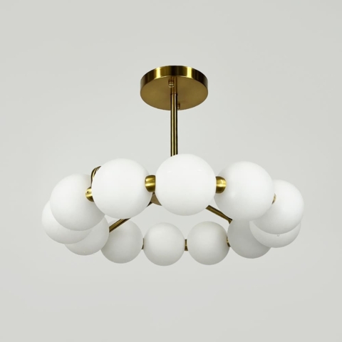 Потолочная латунная люстра в виде кольца из полимерных шариков Ø 50 см