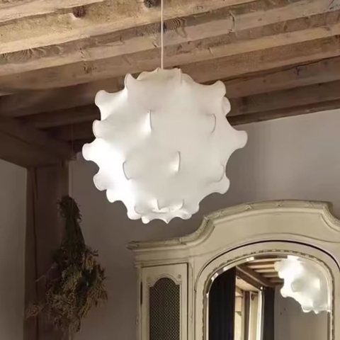 Люстра із білим фігурним абажуром з виступами Ø50х50 см