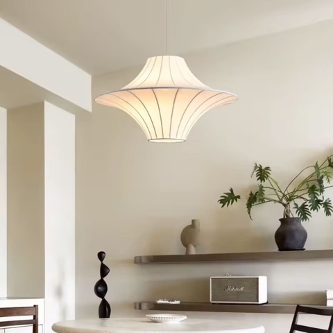 Люстра із білим фігурним дзигоподібним абажуром Ø50х38 см