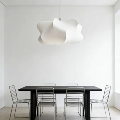 Люстра із білим фігурним абажуром Ø50х32 см