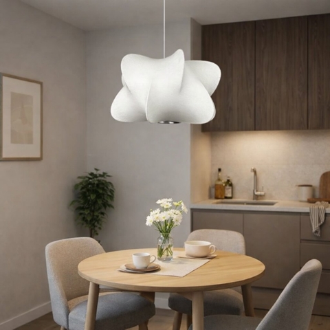 Люстра із білим фігурним абажуром Ø40х20 см