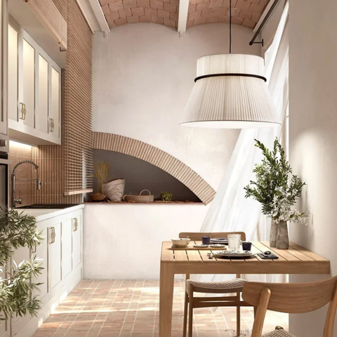 Белый дизайнерский светильник с конусным полимерным абажуром Ø50x35 см