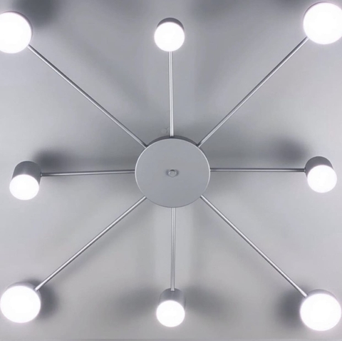 Стельовий світлодіодний світильник срібного кольору