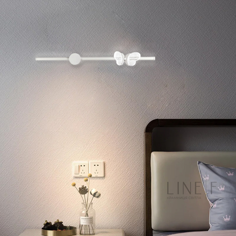 Бра у білому корпусі з метеликом справа