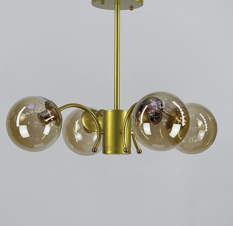 Стельова люстра на 4 або 6 плафони в корпусі золотистого кольору