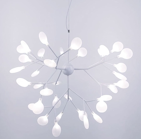 Сучасна каскадна листова люстра в білому кольорі на 27 ламп