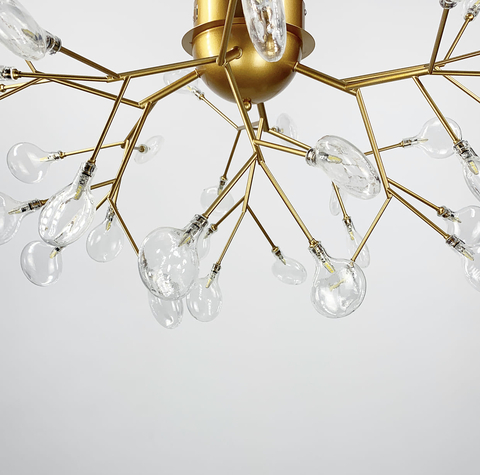 Нежный светильник с лепестками на 36 ламп в корпусе.