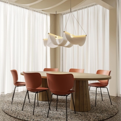 Дизайнерська люстра з білим драпірованим абажуром 118х78 см