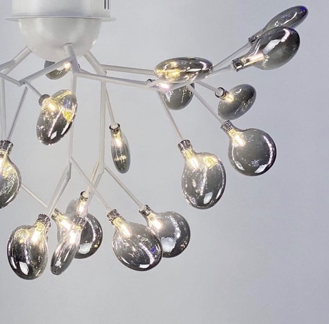 Каскадна стельова люстра на 36 плафонів в білому кольорі