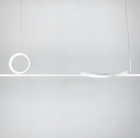 Видовжена підвісна люстра у білому каркасі 90 см