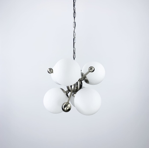 Підвісна люстра у корпусі кольору satin