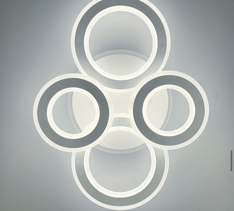 Стельова люстра на 4 кільця у білому корпусі 45×60 см