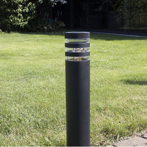 Стильний вуличний ліхтар в чорному корпусі