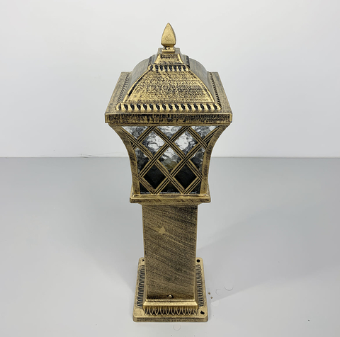 Стильный светильник для улицы в корпусе устаревшее золото