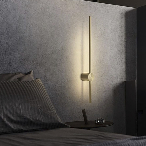 Сучасне лінійне бра в латунному каркасі довжиною 60 см