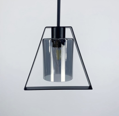 Подвесной светильник с треугольным корпусом