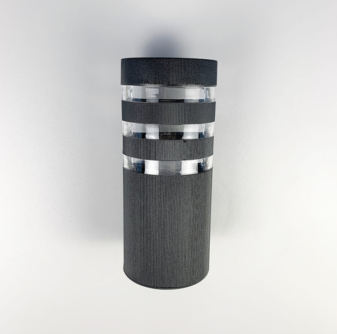 Світильник для вулиці в корпусі чорного кольору