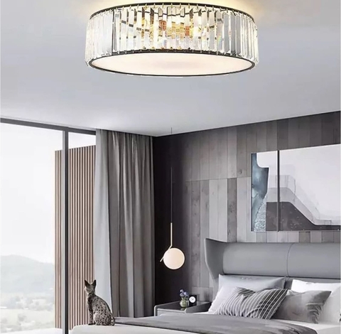 Стельова люстра у формі кола зі скляними видовженими пластинами