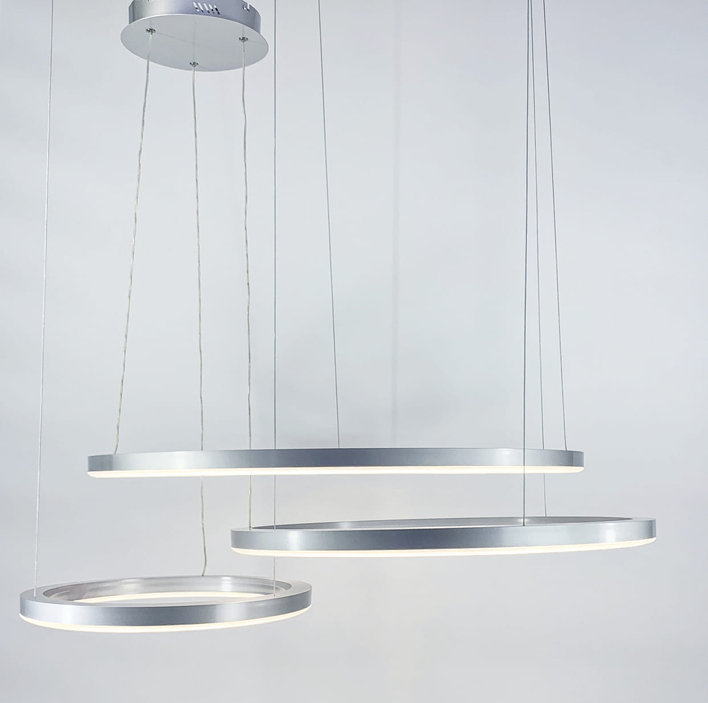 Дизайнерський світильник у вигляді трьох кілець із вбудованими світлодіодами 