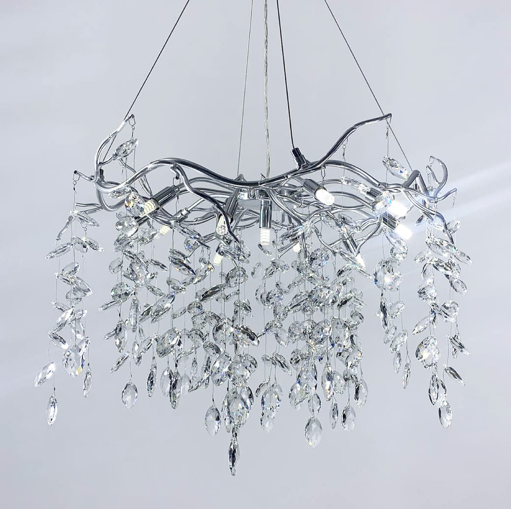 Современная подвесная люстра в хроме из серии светильников по флористическим мотивам