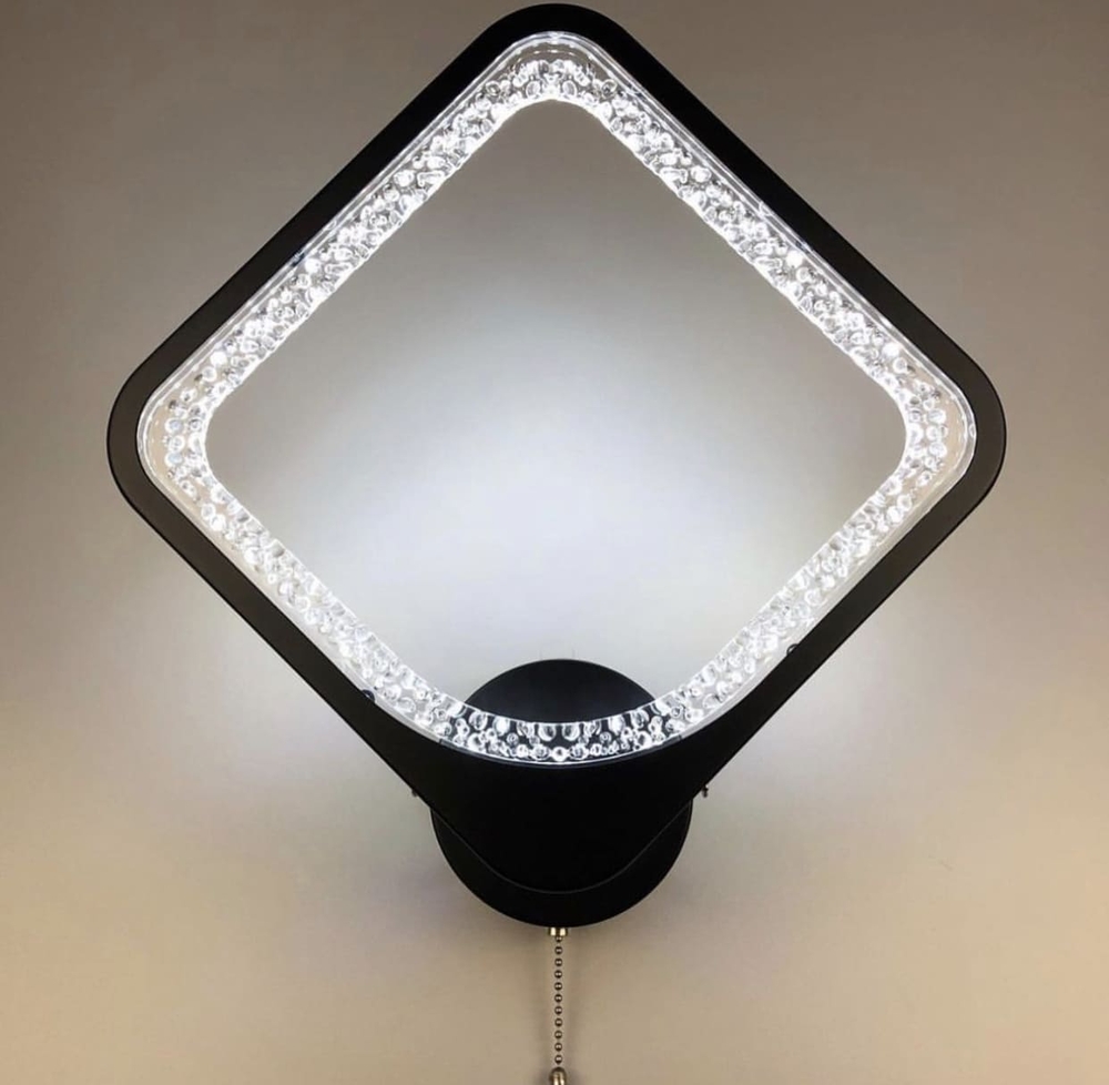 Стильний настінний LED світильник у чорному корпусі