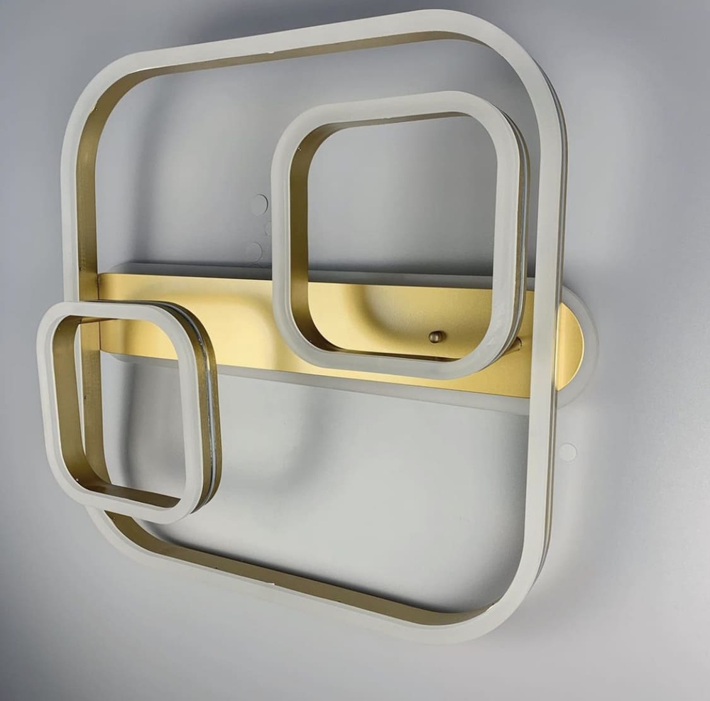 Світлодіодна стельова люстра в корпусі метал золотистого кольору